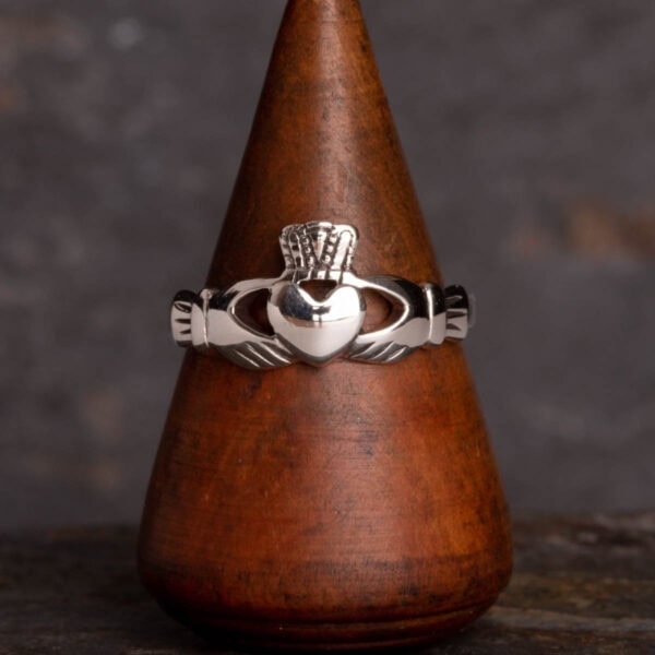 Silver Claddagh Ring - Royal Mile Silver