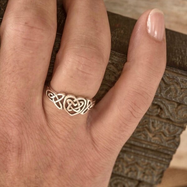 Royal Mile Silver - Celtic heart silver ring