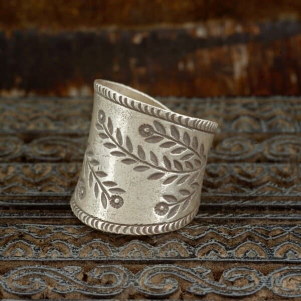 Royal Mile Silver - handmade silver leaf and flower ring
