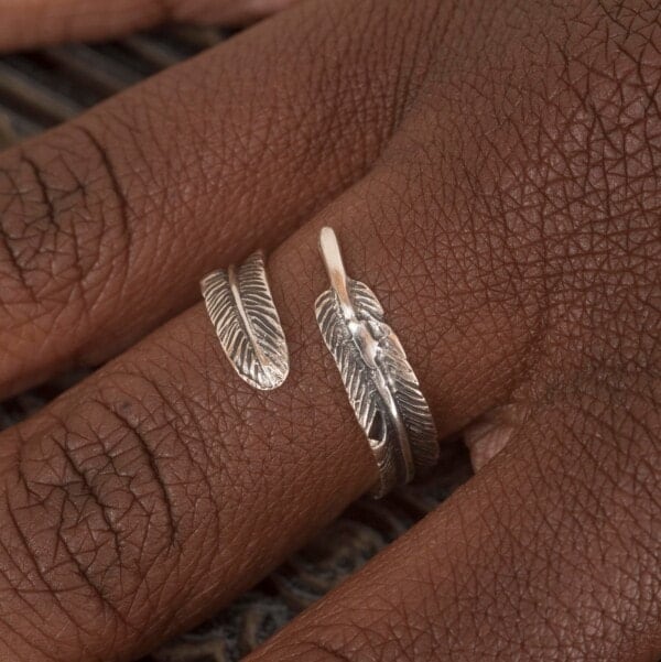 Royal Mile Silver - wrap around silver feather ring
