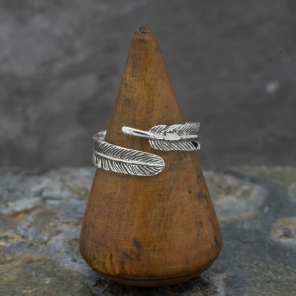 Royal Mile Silver - wrap around silver feather ring