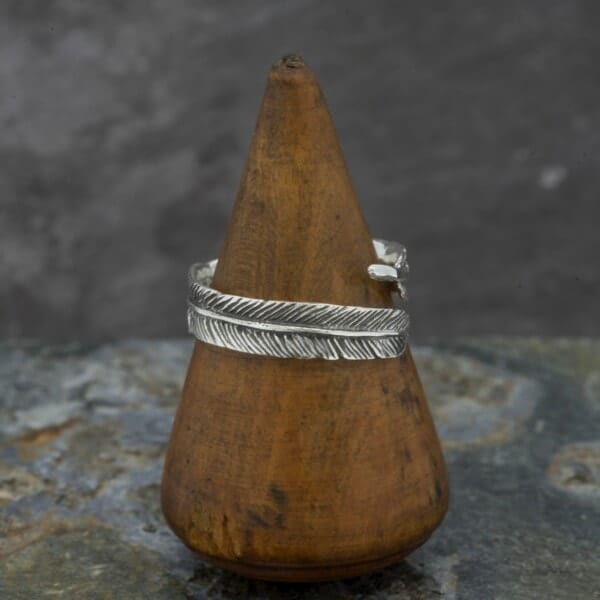 Royal Mile Silver - wrap around silver feather ring