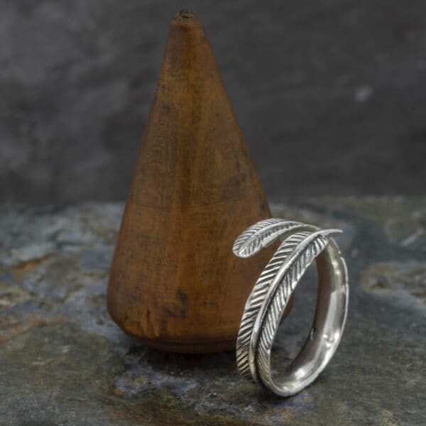 Royal Mile Silver - wrap around silver feather ring