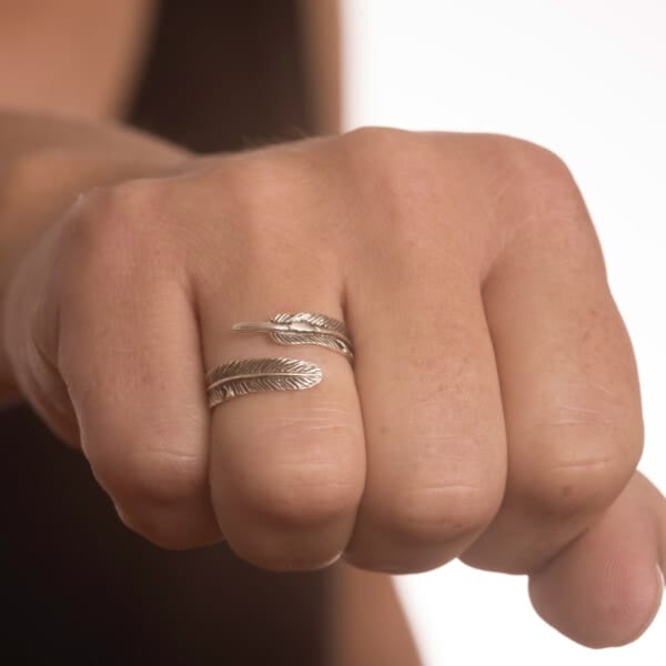 Royal Mile Silver - wrap around silver feather ring