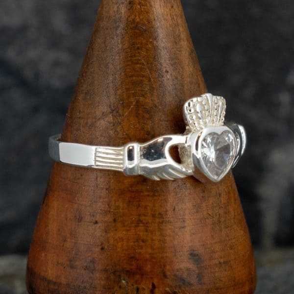 Royal Mile Silver - Silver Claddagh ring with crystal gemstone