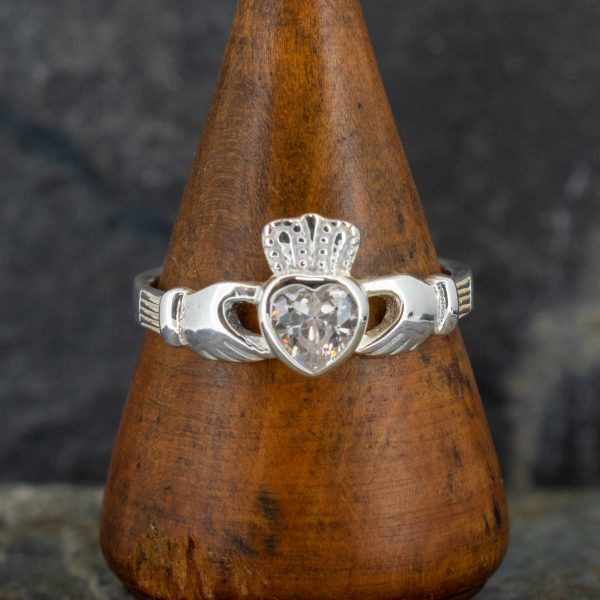 Royal Mile Silver - Silver Claddagh ring with crystal gemstone