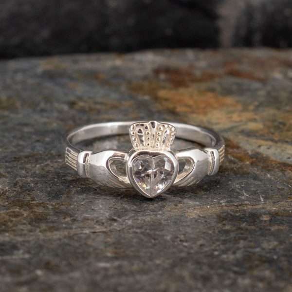 Royal Mile Silver - Silver Claddagh ring with cubic zirconia