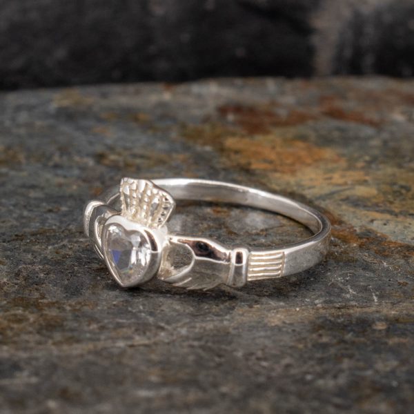 Royal Mile Silver - Silver Claddagh ring with cubic zirconia
