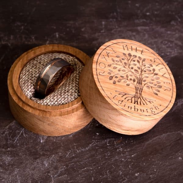 Royal Mile Silver - Royal Mile Silver round whisky barrel wood ring box with hammered silver tungsten ring with rose gold accent