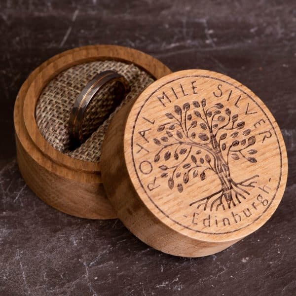 Royal Mile Silver - Royal Mile Silver round whisky barrel wood ring box with hammered silver tungsten ring with rose gold accent (4mm)